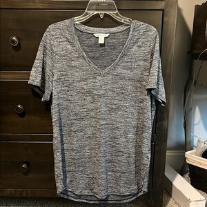 Athleta Gray Breezy Scoop V-Neck T-Shirt